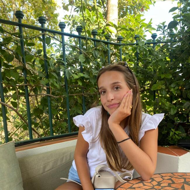 Babysitter em São Domingos de Rana: Clara