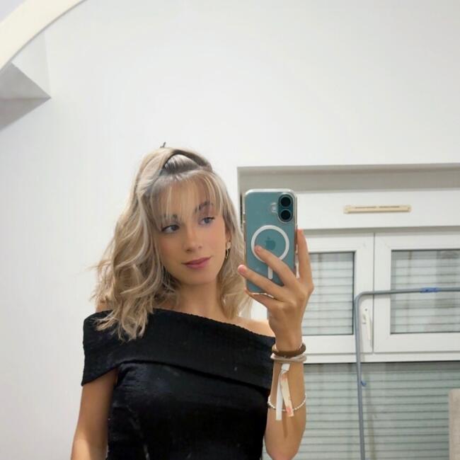 Babysitter in Mouscron: Elena