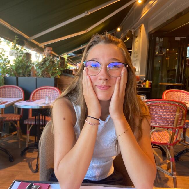 Babysitter in Gometz-la-Ville: Alix