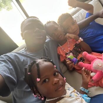Nanny job in Dubai: babysitting job Yannick