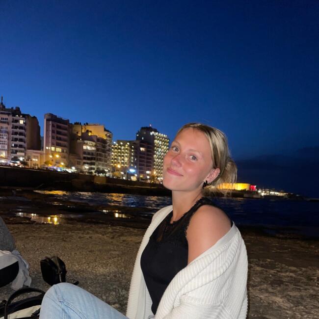 Babysitter in Joué-lès-Tours: Manon