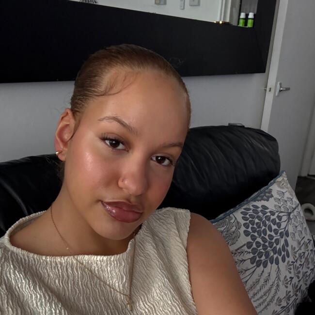 Babysitter in London: Laura