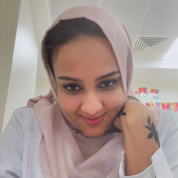 الوالدين الرياض: Eshraga