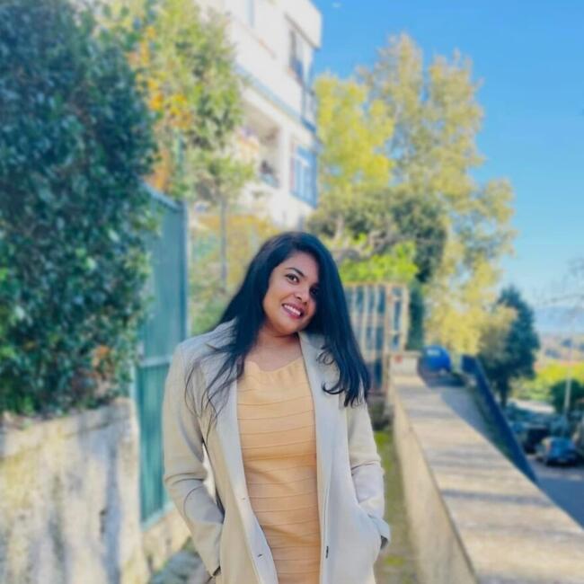 Babysitter in Rome: Nirosha