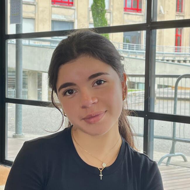 Babysitter in Saint-Nazaire: Chloe