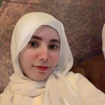 Babysitter Cairo: Nada