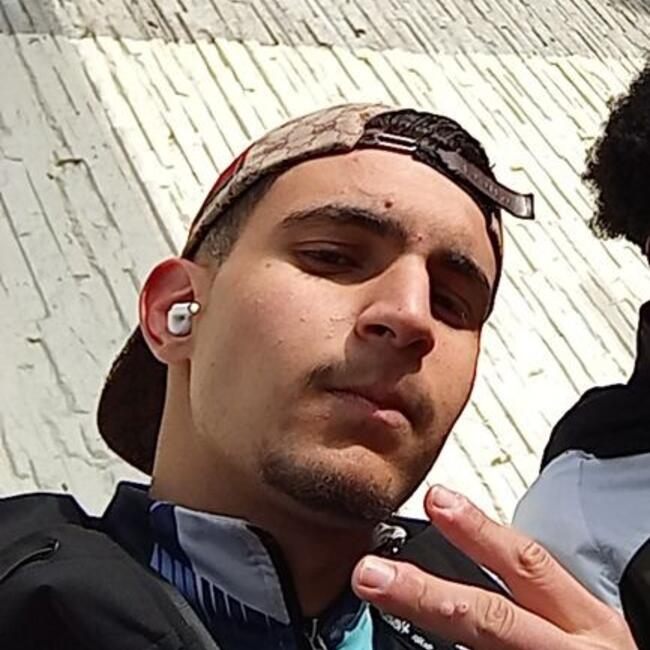 Babysitter in Meulan-en-Yvelines: Lyes