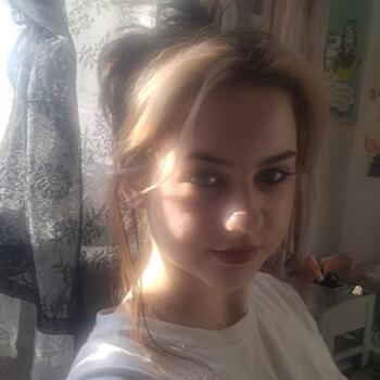 Babysitter in Doncaster: Mia