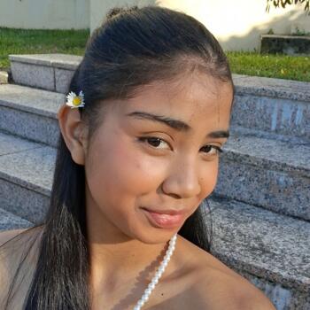 Babysitter in Sathonay-Village: Axelle