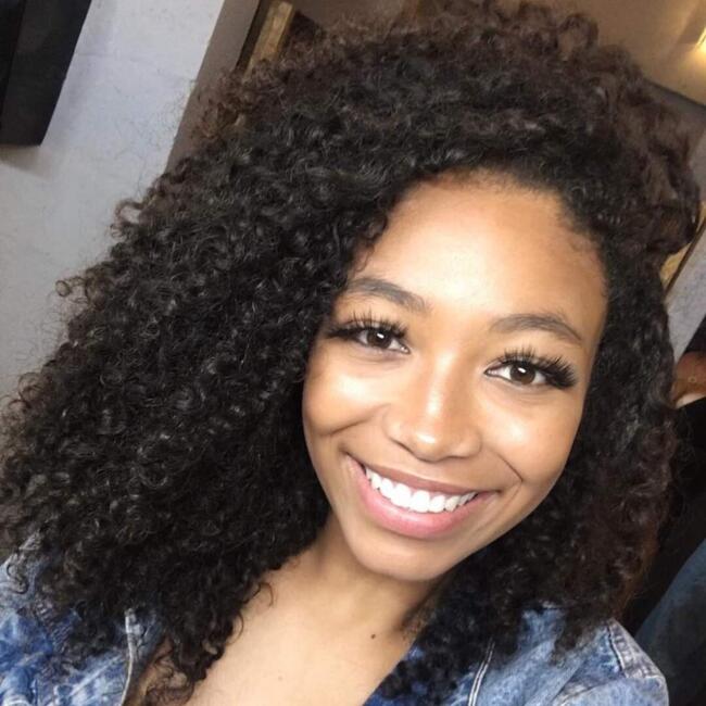 Babysitter in Florianópolis: Nicole