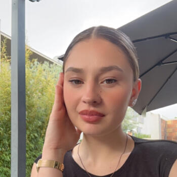 Babysitter in Pia: Julie