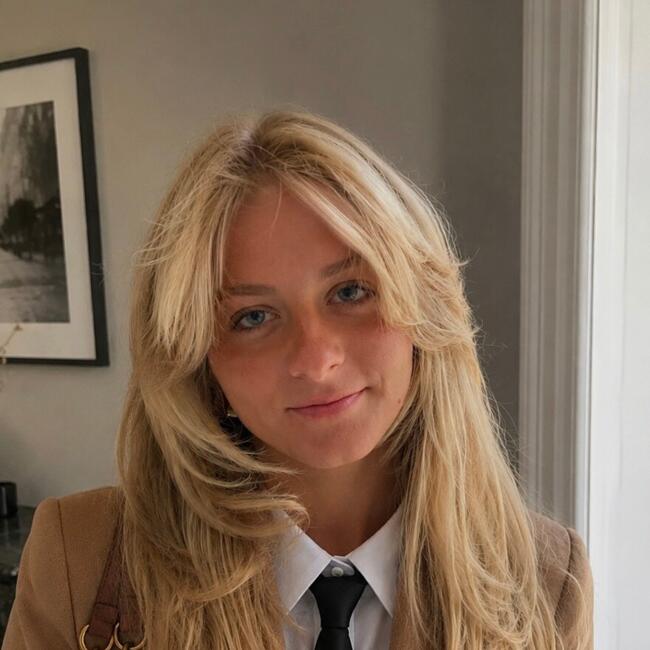 Babysitter in Paris: Anais