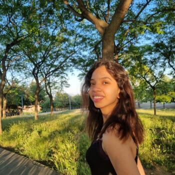 Babysitter Barbera Del Valles: Kony Falcón