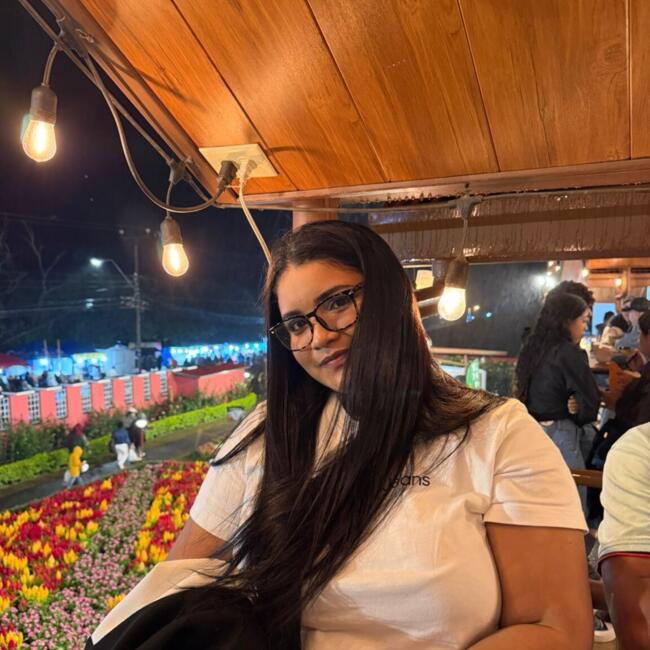 Babysitter in Panama City: Angie