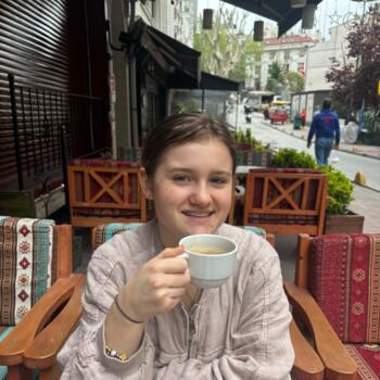 Babysitter in Dunedin: Holly