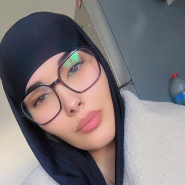 Babysitter in Saint-Genis-Pouilly: Jamila