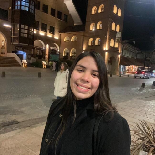 Babysitter in Moreno: Abigail