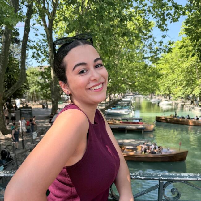 Babysitter in Notre-Dame-de-Bondeville: Nabila