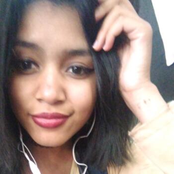 Babysitter in Barros Blancos: Naomi