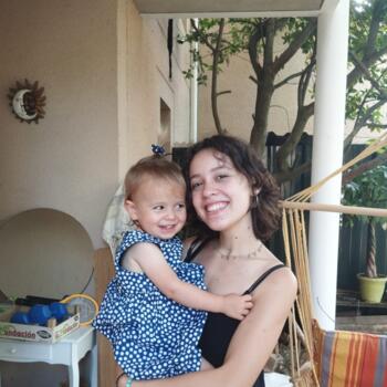 Babysitter in Carignan-de-Bordeaux: Zoé