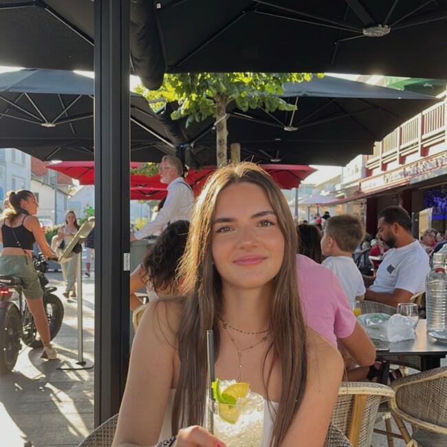 Babysitter in La Rochelle: Emma