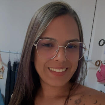 Babysitter Caxias do Sul: Layanne