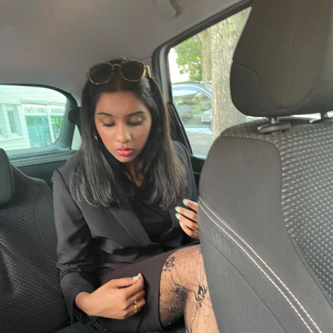 Babysitter in Val-de-Reuil: Shayna