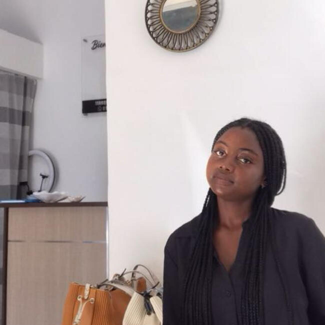 Babysitter in Bingerville: Emma