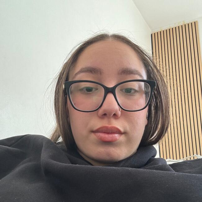 Babysitter in Saint-Ouen: Melissa