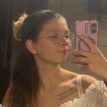 Babysitter in Breuillet: Alycia