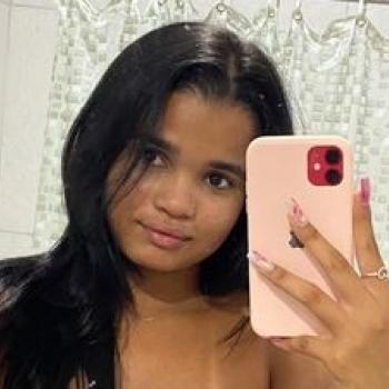 Babá em Maceió: Emily