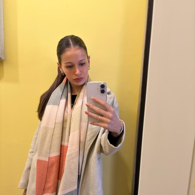 Детегледачка в София: Niya