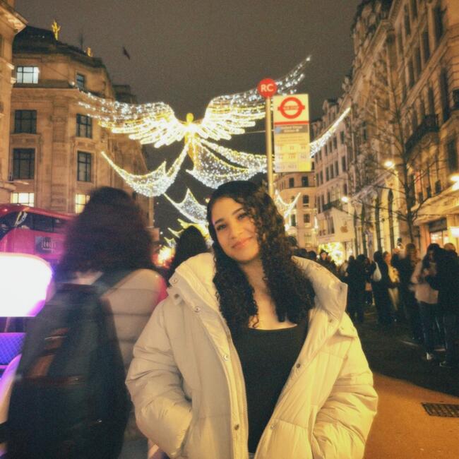 Babysitter in London: Emily Mayara