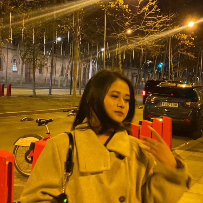 Babysitter in Barcelona: Naina