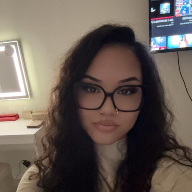 Babysitter in Aubenas: Delia