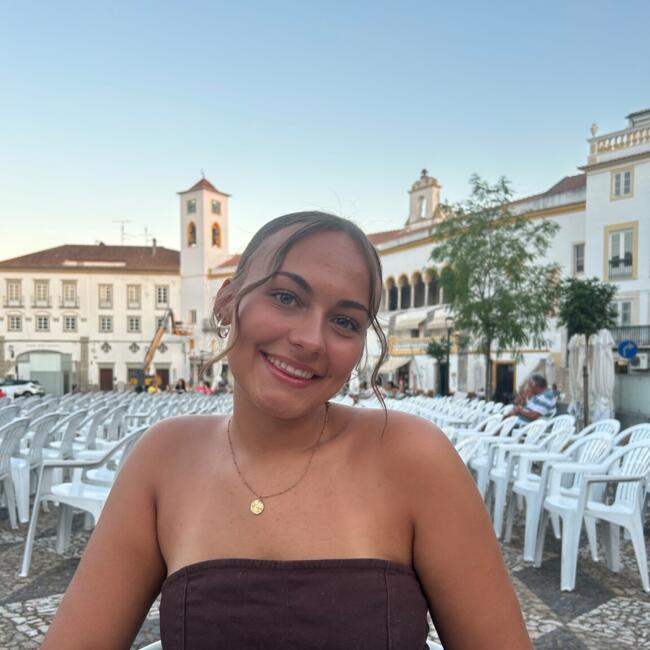 Babysitter in Ixelles-Elsene: Emilia