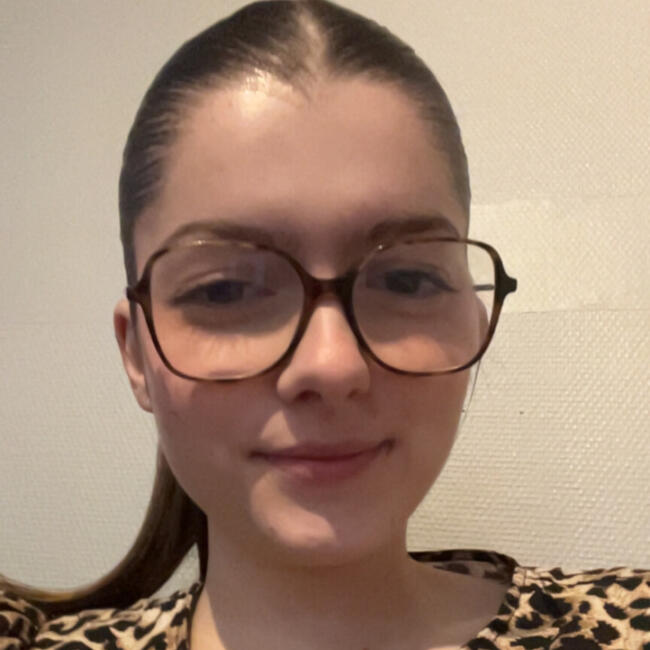 Babysitter in Plounévez-Lochrist: Léa