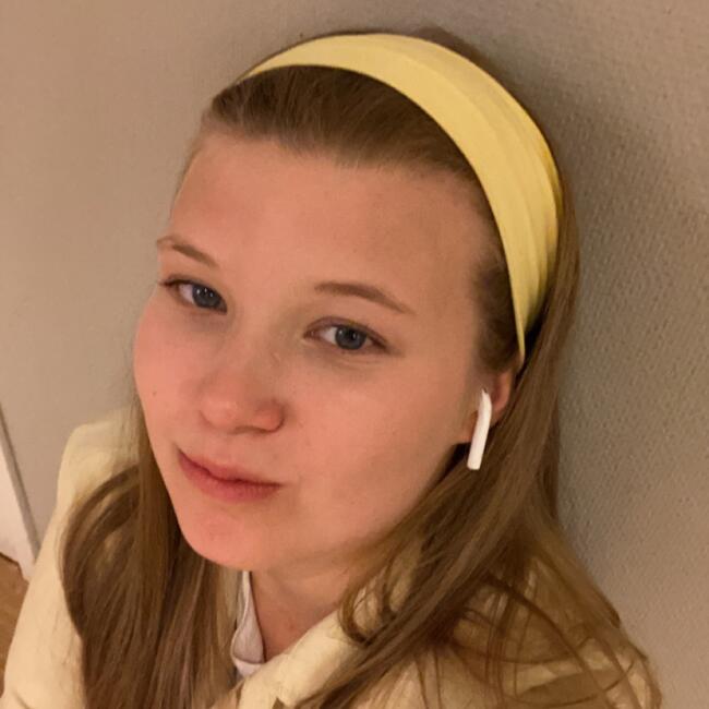 Babysitter in Västerås: Violet