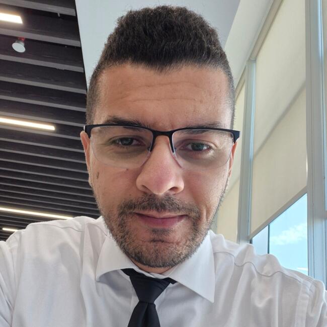 وظيفة جليسة أطفال في أبوظبي: Noussaire