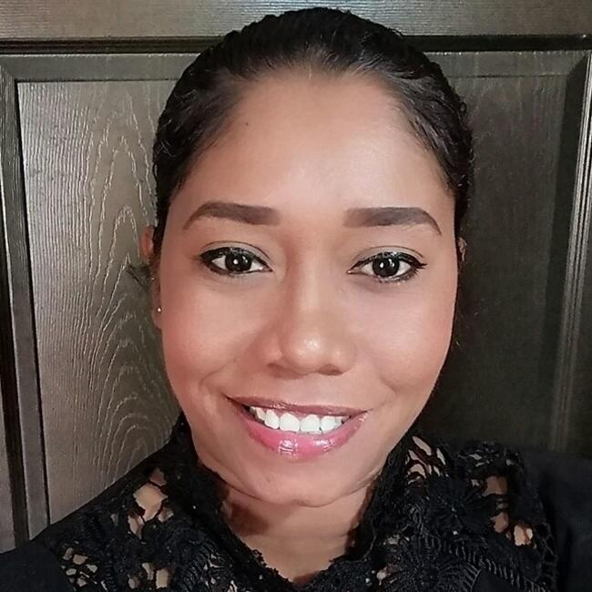 Niñera en David: Paola