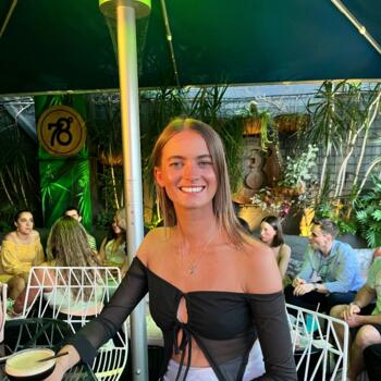 Babysitter in Sydney: Emelye