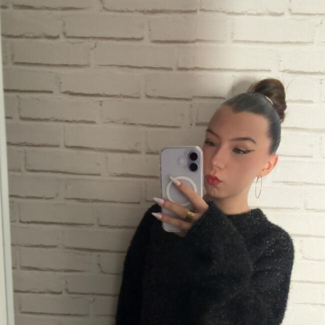 Babysitter in Huisseau-sur-Mauves: Melinda