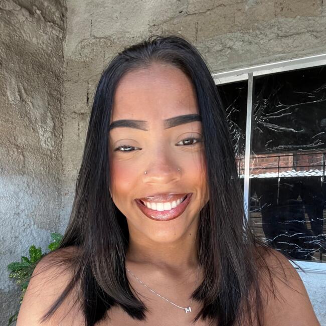 Babá em Recife: Thainá