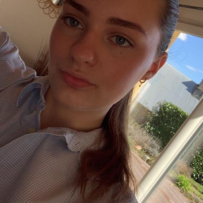 Babysitter in Brive-la-Gaillarde: Elya