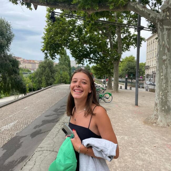 Babysitter in Puteaux: Julie