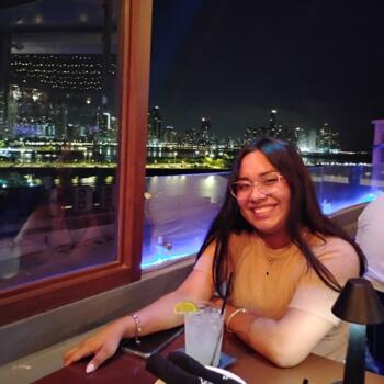 Babysitter Panama City: Katherine Arias smith