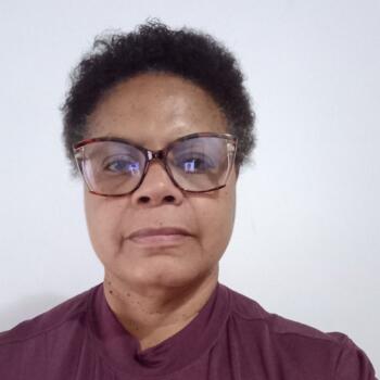 Babysitter in Almada: Eliane