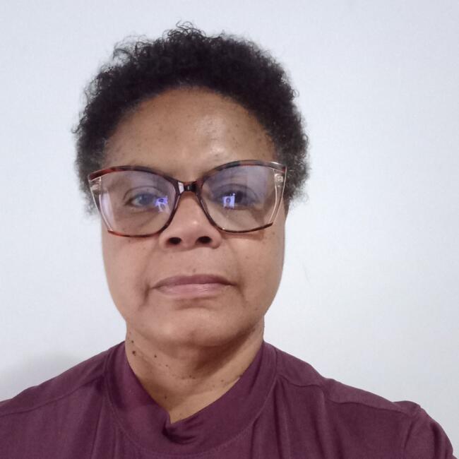 Babysitter in Almada: Eliane