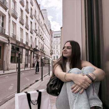Babysitter in Paris: Oriana