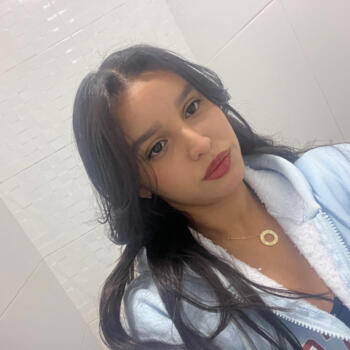 جليسة أطفال في رباط: Aya